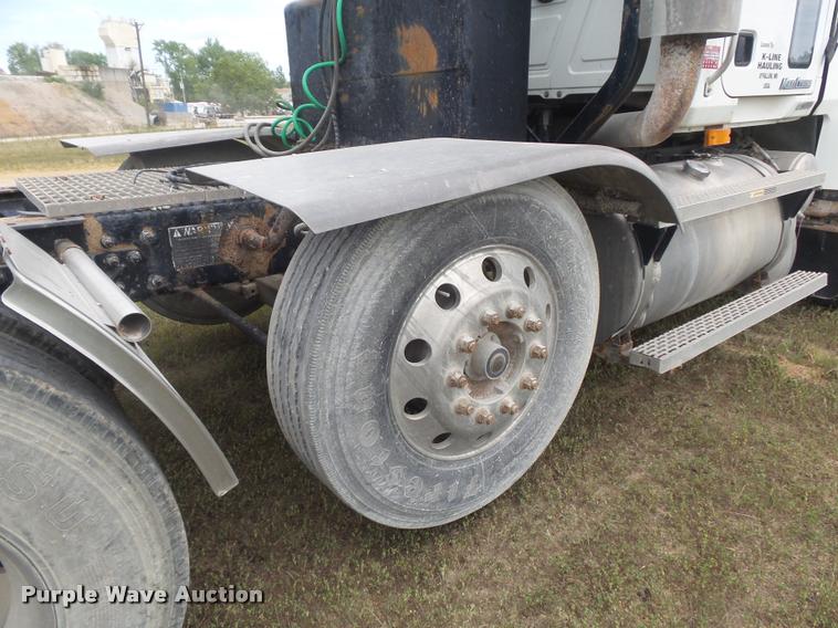 image for item K7525 2005 Mack CH613 semi truck