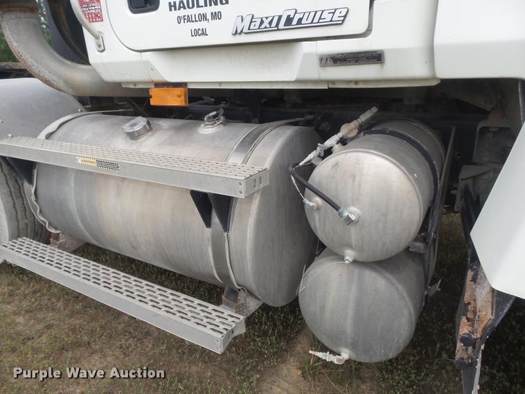 image for item K7525 2005 Mack CH613 semi truck