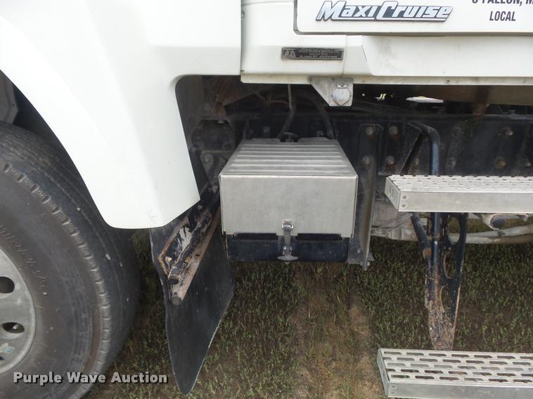 image for item K7525 2005 Mack CH613 semi truck