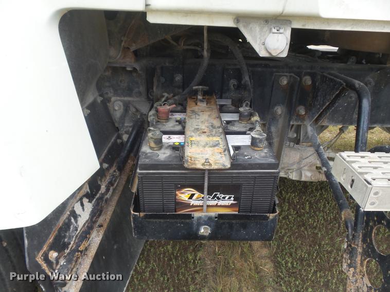 image for item K7525 2005 Mack CH613 semi truck