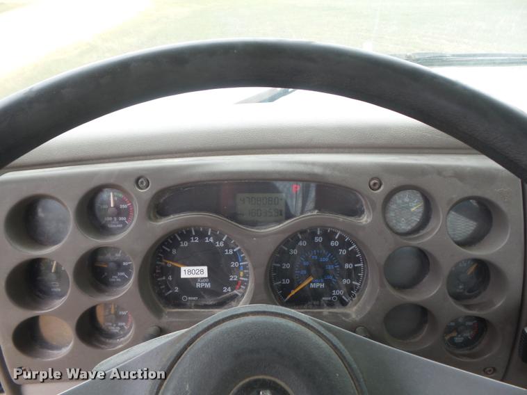 image for item K7525 2005 Mack CH613 semi truck