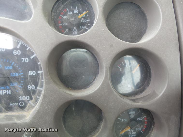 image for item K7525 2005 Mack CH613 semi truck