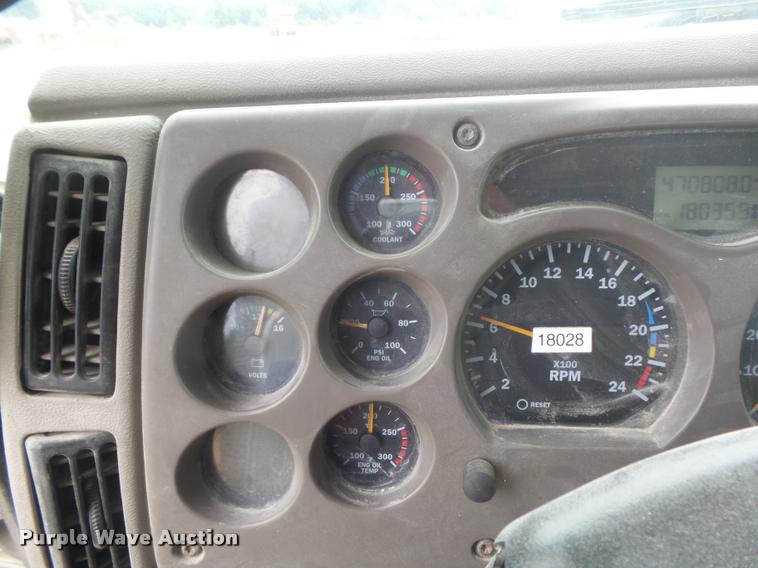 image for item K7525 2005 Mack CH613 semi truck