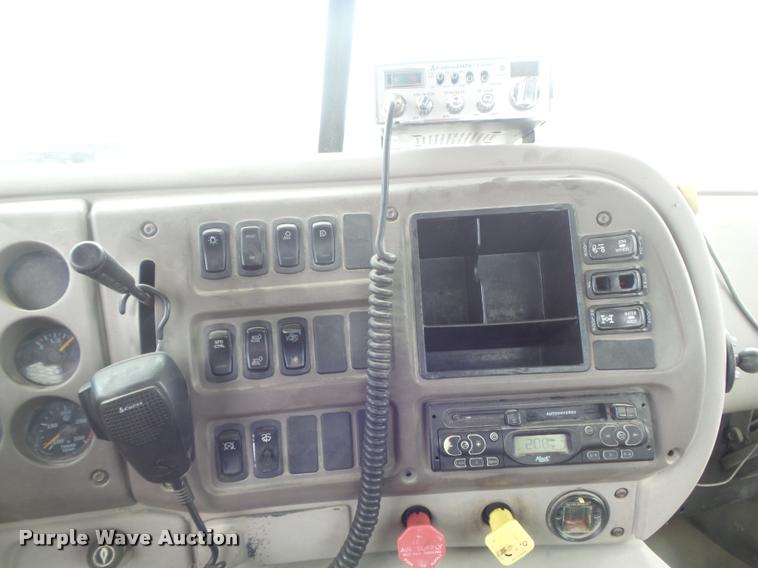 image for item K7525 2005 Mack CH613 semi truck