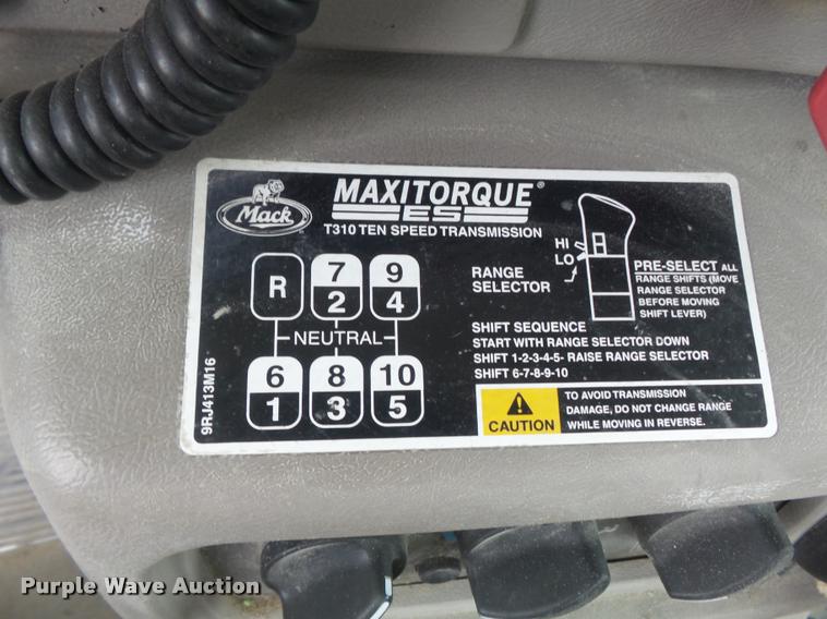 image for item K7525 2005 Mack CH613 semi truck