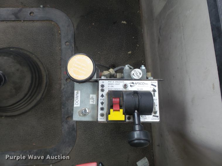 image for item K7525 2005 Mack CH613 semi truck