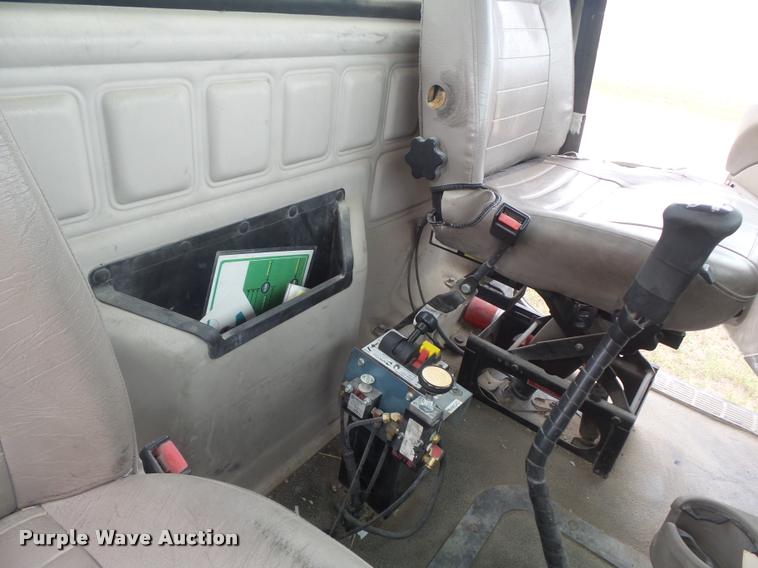 image for item K7525 2005 Mack CH613 semi truck