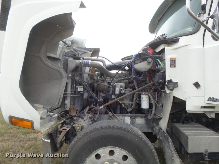 image for item K7525 2005 Mack CH613 semi truck