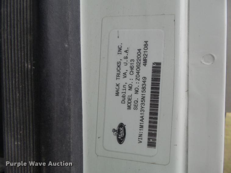 image for item K7525 2005 Mack CH613 semi truck