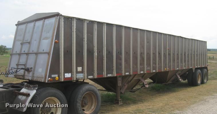 image for item L2303 1981 Merritt GS-420-10 double hopper grain trailer
