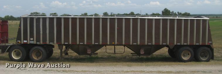 image for item L2303 1981 Merritt GS-420-10 double hopper grain trailer