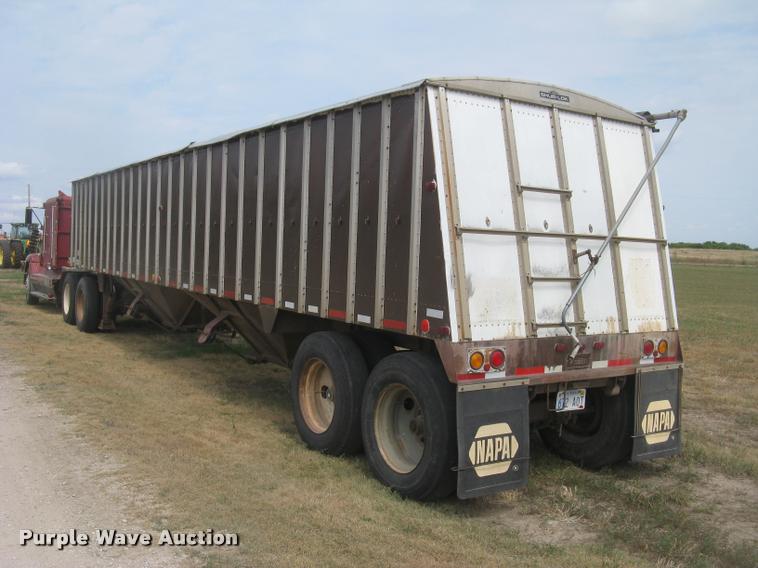 image for item L2303 1981 Merritt GS-420-10 double hopper grain trailer