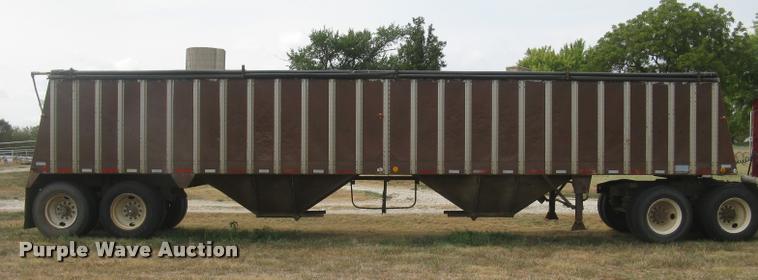 image for item L2303 1981 Merritt GS-420-10 double hopper grain trailer