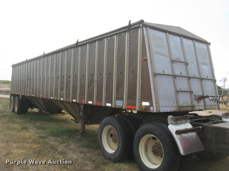image for item L2303 1981 Merritt GS-420-10 double hopper grain trailer