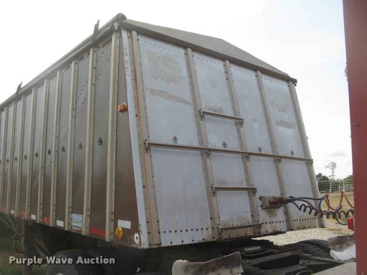 image for item L2303 1981 Merritt GS-420-10 double hopper grain trailer