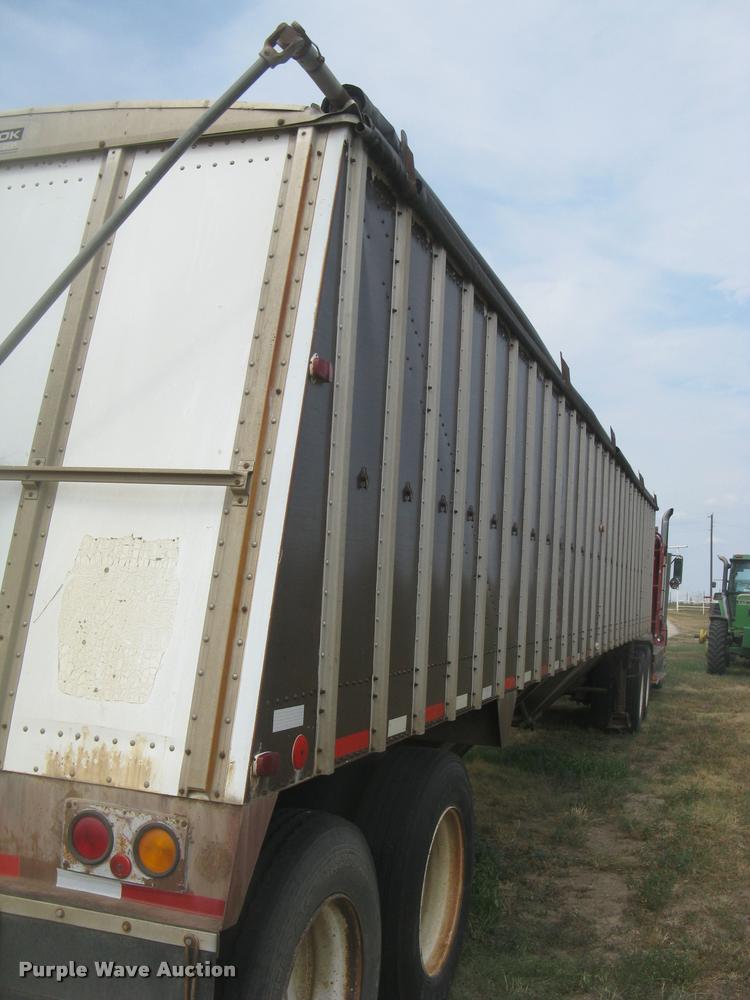image for item L2303 1981 Merritt GS-420-10 double hopper grain trailer