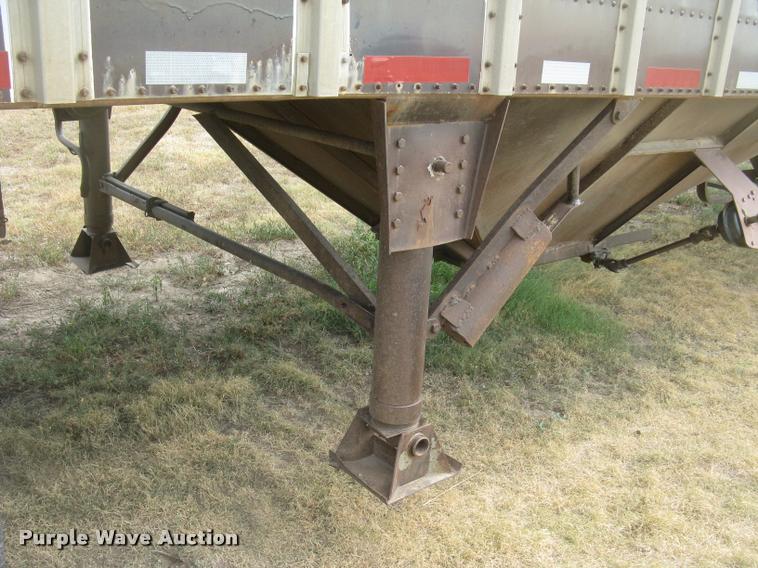 image for item L2303 1981 Merritt GS-420-10 double hopper grain trailer