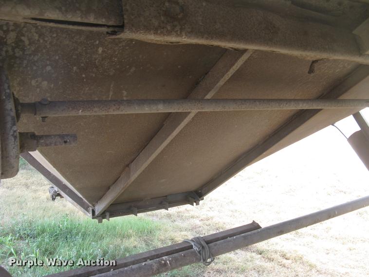 image for item L2303 1981 Merritt GS-420-10 double hopper grain trailer