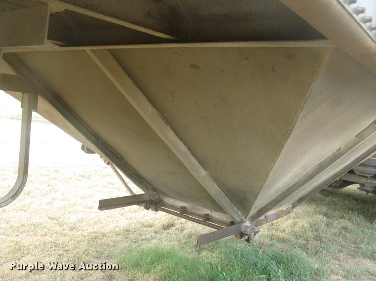 image for item L2303 1981 Merritt GS-420-10 double hopper grain trailer