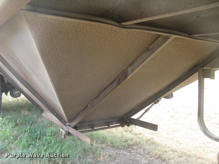 image for item L2303 1981 Merritt GS-420-10 double hopper grain trailer