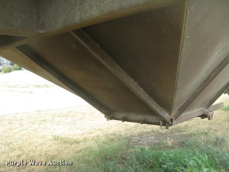 image for item L2303 1981 Merritt GS-420-10 double hopper grain trailer