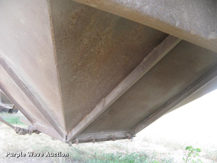 image for item L2303 1981 Merritt GS-420-10 double hopper grain trailer