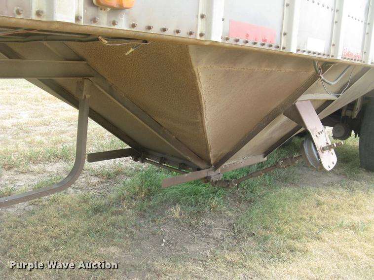 image for item L2303 1981 Merritt GS-420-10 double hopper grain trailer