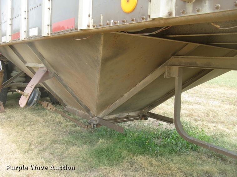 image for item L2303 1981 Merritt GS-420-10 double hopper grain trailer