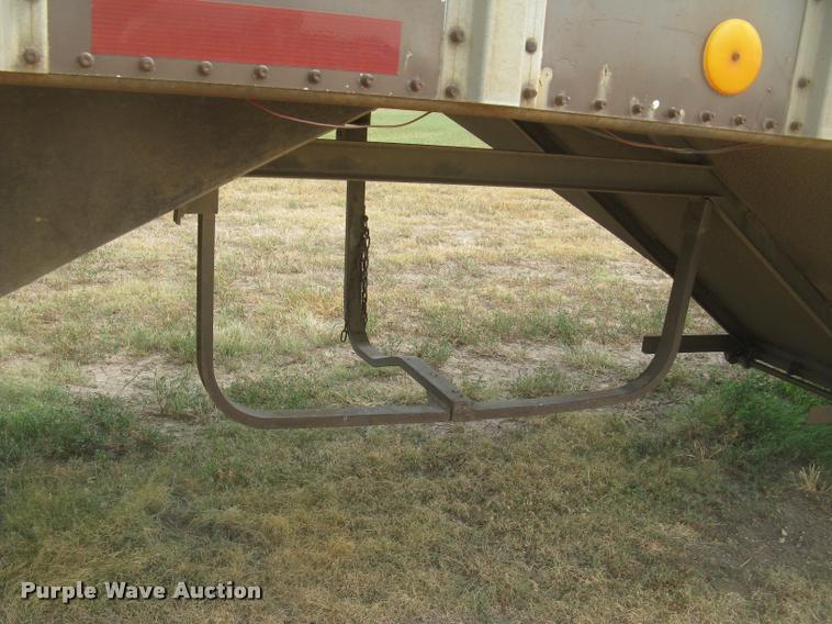 image for item L2303 1981 Merritt GS-420-10 double hopper grain trailer