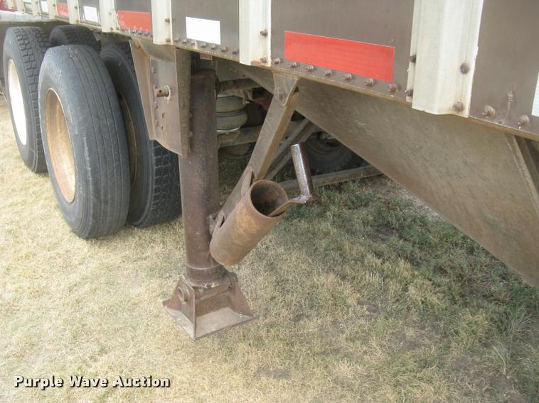 image for item L2303 1981 Merritt GS-420-10 double hopper grain trailer