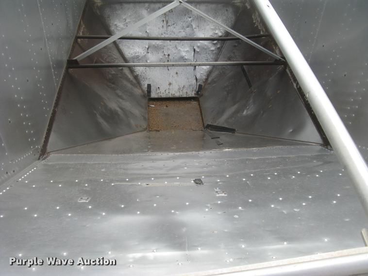 image for item L2303 1981 Merritt GS-420-10 double hopper grain trailer