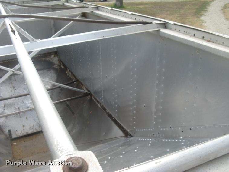 image for item L2303 1981 Merritt GS-420-10 double hopper grain trailer