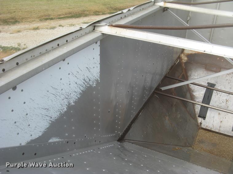 image for item L2303 1981 Merritt GS-420-10 double hopper grain trailer