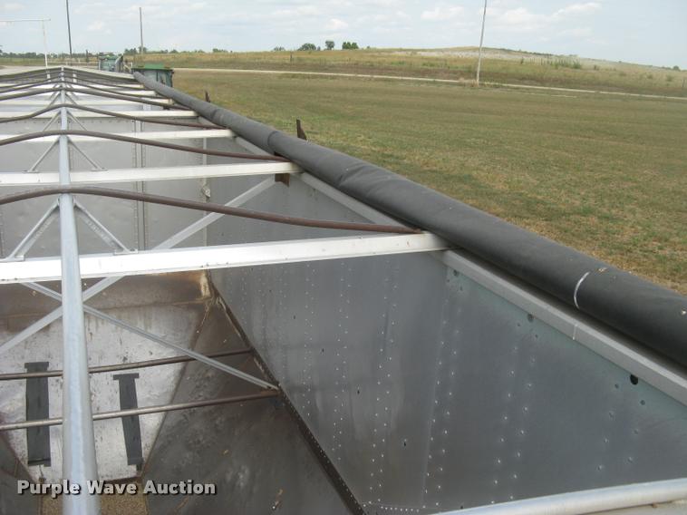 image for item L2303 1981 Merritt GS-420-10 double hopper grain trailer