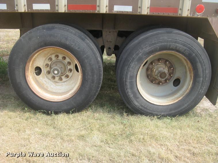 image for item L2303 1981 Merritt GS-420-10 double hopper grain trailer