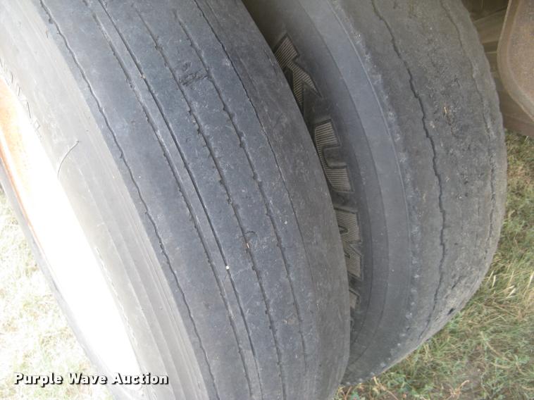 image for item L2303 1981 Merritt GS-420-10 double hopper grain trailer