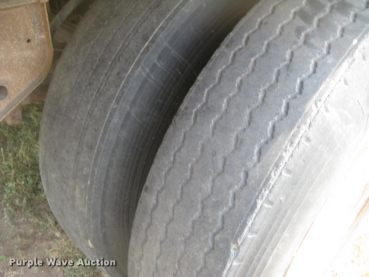 image for item L2303 1981 Merritt GS-420-10 double hopper grain trailer