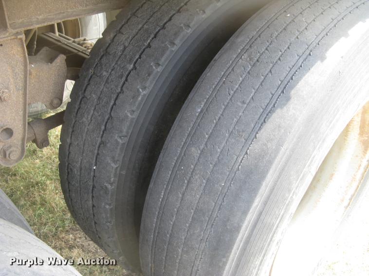 image for item L2303 1981 Merritt GS-420-10 double hopper grain trailer