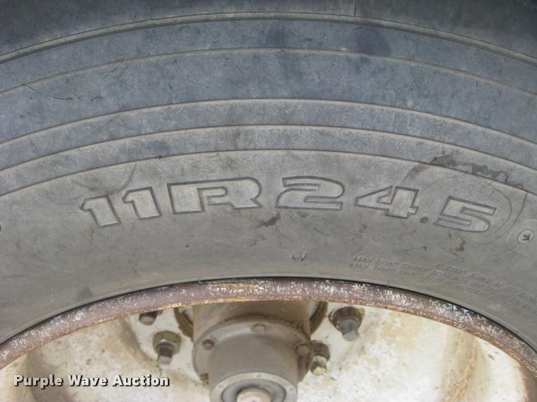 image for item L2303 1981 Merritt GS-420-10 double hopper grain trailer