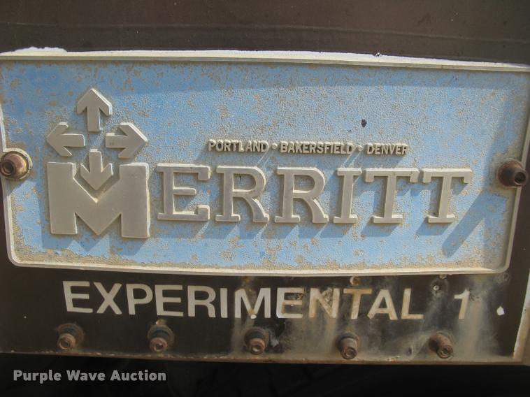 image for item L2303 1981 Merritt GS-420-10 double hopper grain trailer