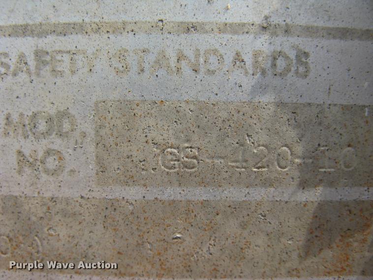 image for item L2303 1981 Merritt GS-420-10 double hopper grain trailer