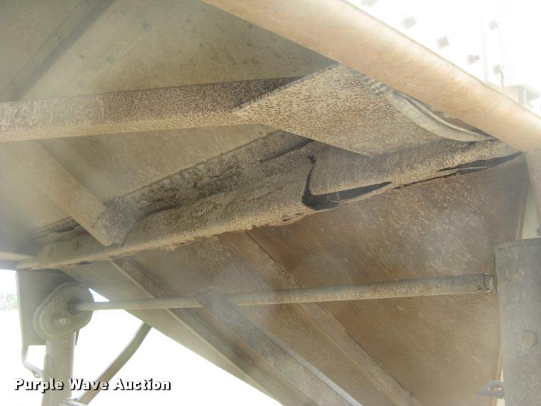 image for item L2303 1981 Merritt GS-420-10 double hopper grain trailer