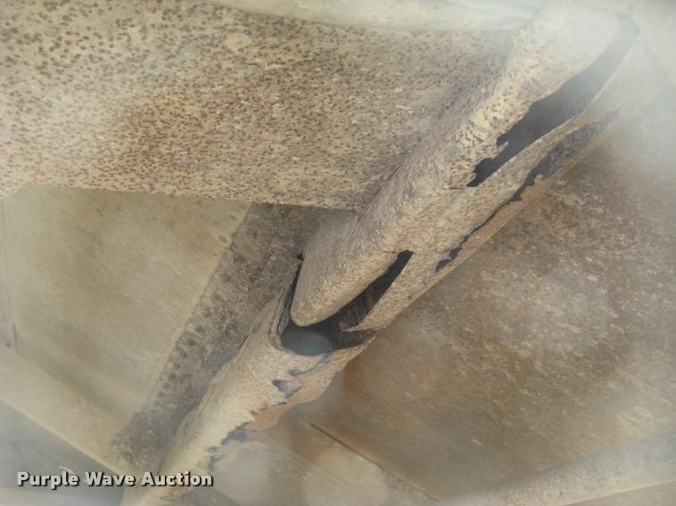 image for item L2303 1981 Merritt GS-420-10 double hopper grain trailer