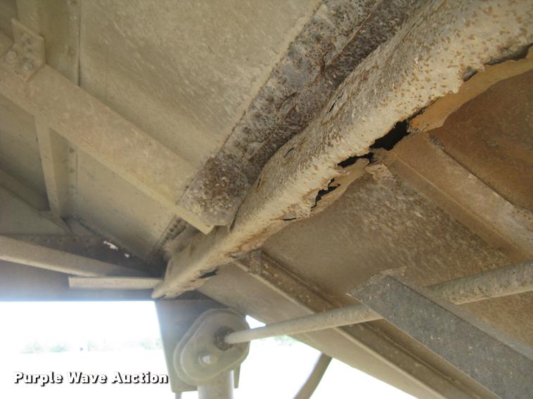 image for item L2303 1981 Merritt GS-420-10 double hopper grain trailer