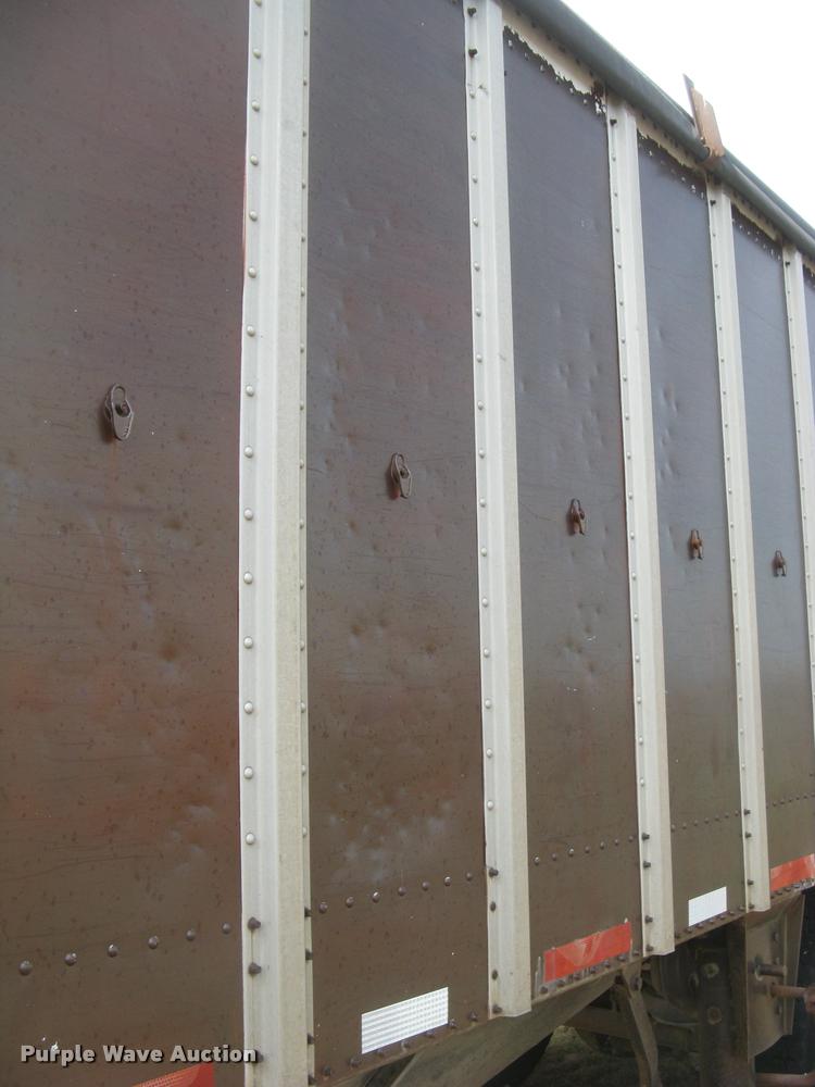 image for item L2303 1981 Merritt GS-420-10 double hopper grain trailer