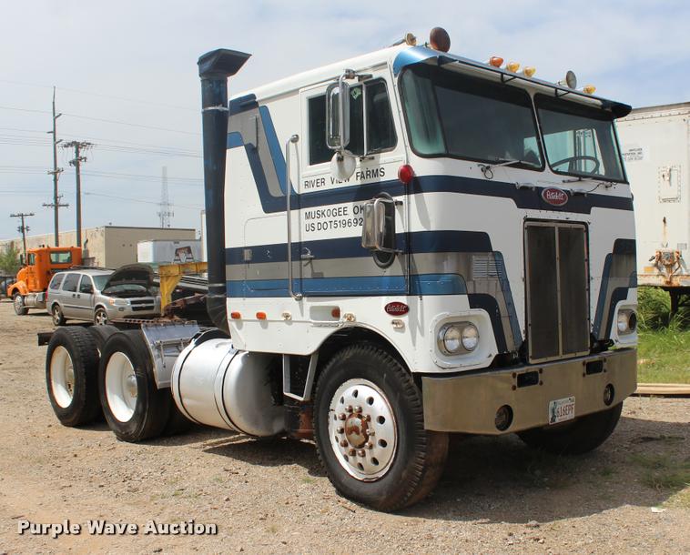 image for item L3204 1979 Peterbilt semi truck