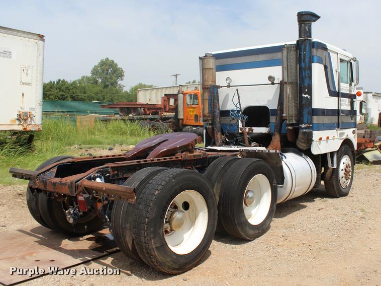 image for item L3204 1979 Peterbilt semi truck