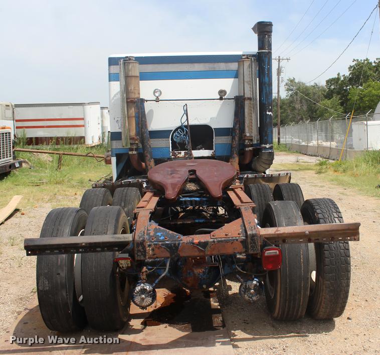 image for item L3204 1979 Peterbilt semi truck