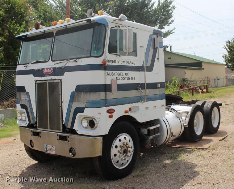 image for item L3204 1979 Peterbilt semi truck