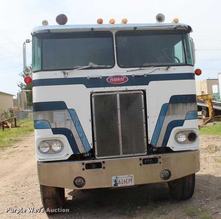 image for item L3204 1979 Peterbilt semi truck